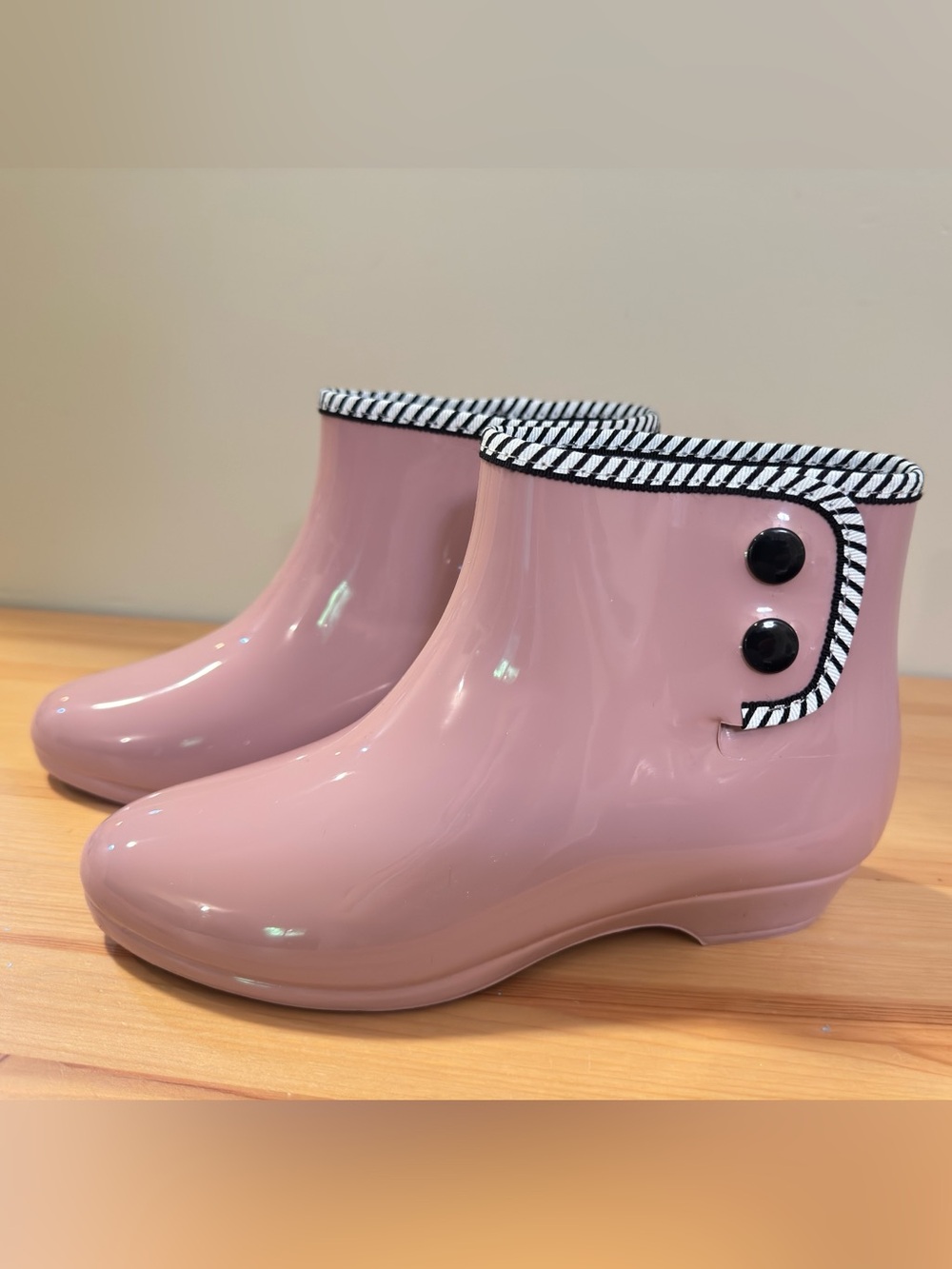 Women’s Pink Gloss Rain Ankle Boots